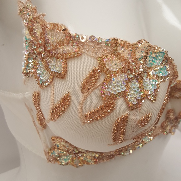 Decorated push-up bra in ivory color. - Picture 3 of 5